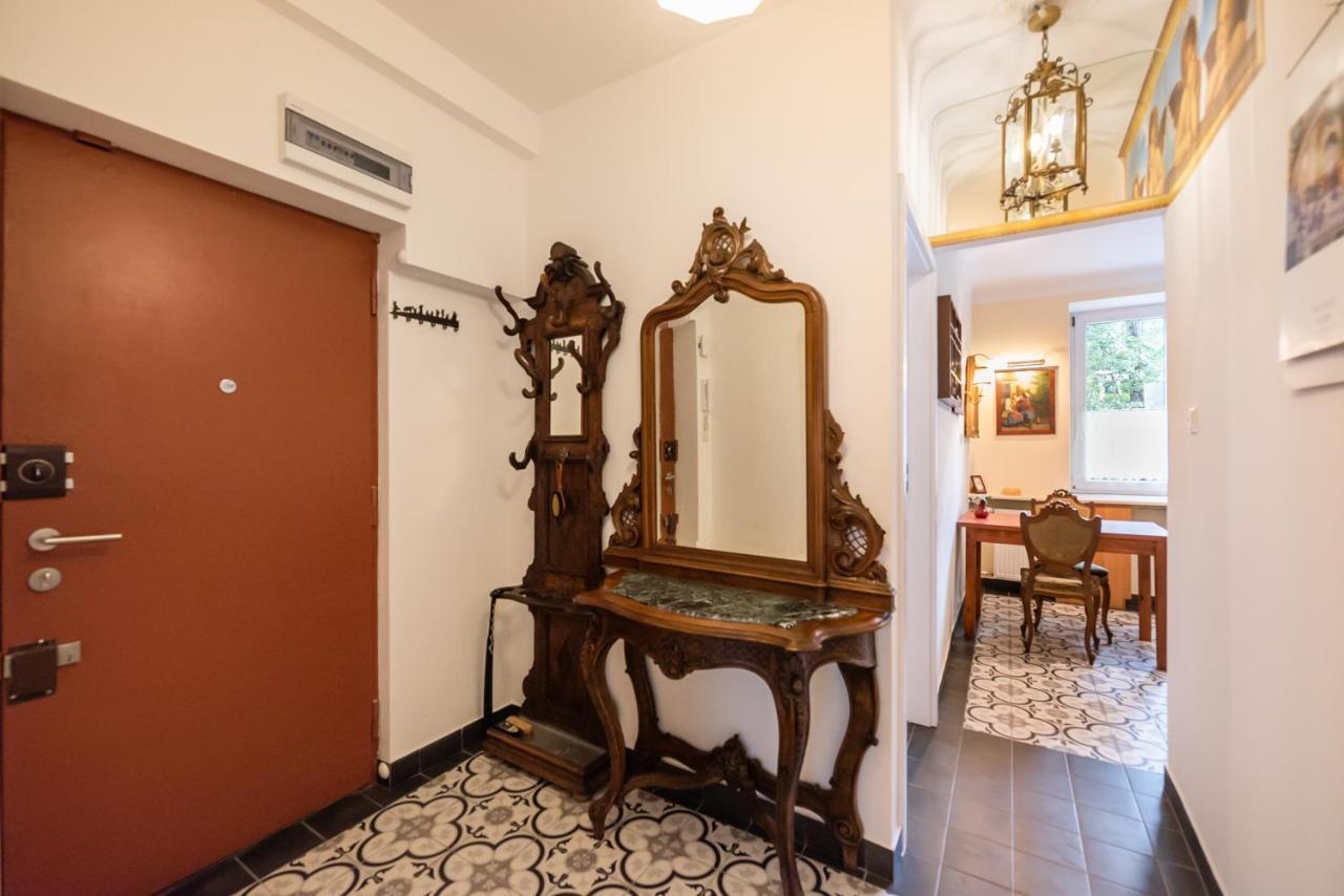 Downtown Antique Apartment Warsaw Exterior photo